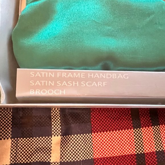 NWT! Green Satin Handbag, Sash Scarf, Brooch Holiday Set - Picture 2 of 3